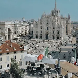Prestige Boutique - Piazza Duomo View , Milano Italia
